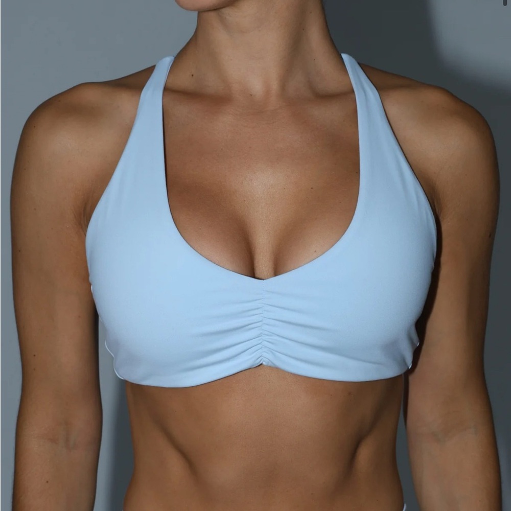 Blue Seamless Sports Bra for Comfort and Support